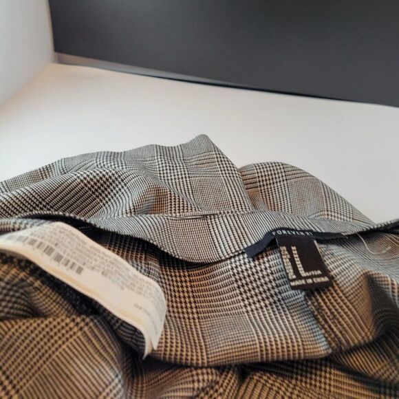 WOMEN"S FOREVER 21 SIDE ZIP CLOSURE SHORT - Picture 12 of 16